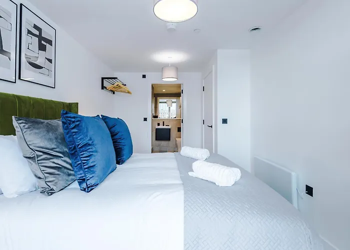 Stylish 2 Bed 2 Bath In דירה מנצ'סטר