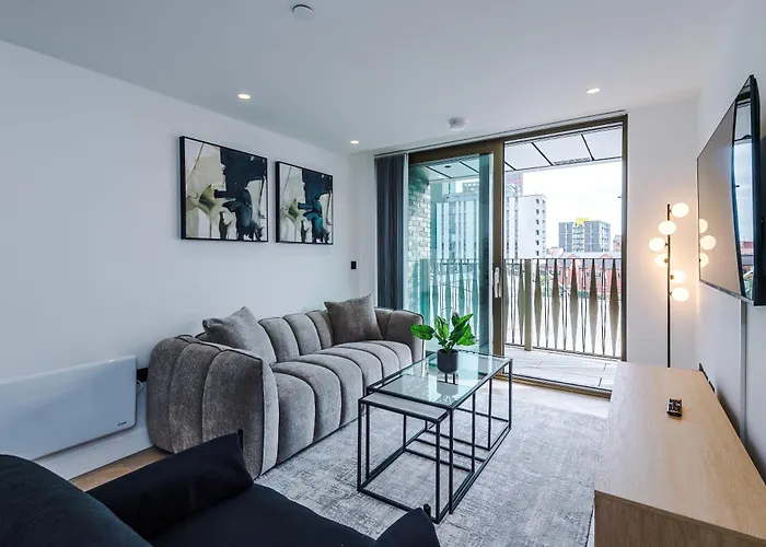 Stylish 2 Bed 2 Bath In מנצ'סטר