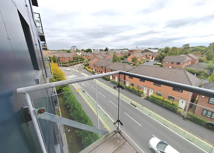 Modern 2 Bedroom Flat Close To Center Camp Street