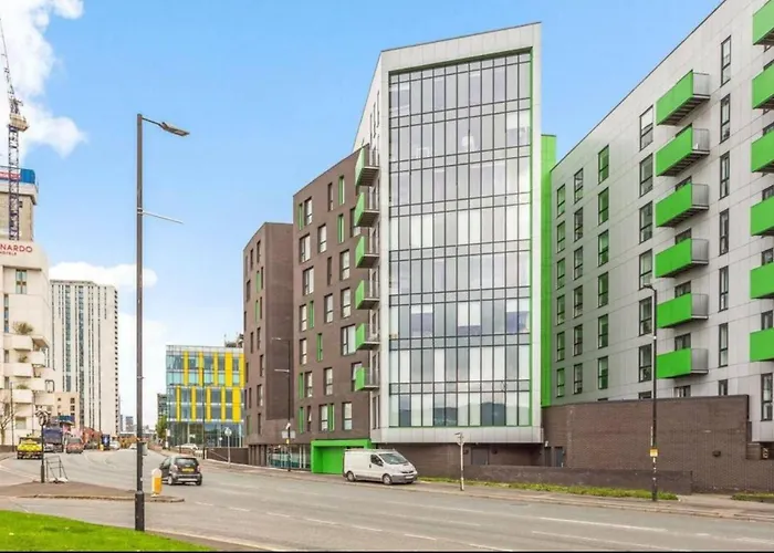 Spacious Mcr - Gym - Terrace - Games - Free Secured Parking 맨체스터