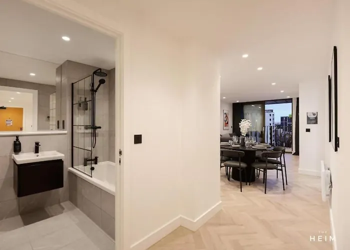 Solaro At The Heim * Mánchester