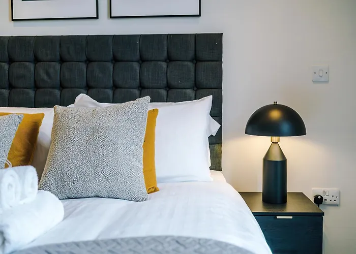 Luxury 1br Self Check-in 10mins To Centre 아파트