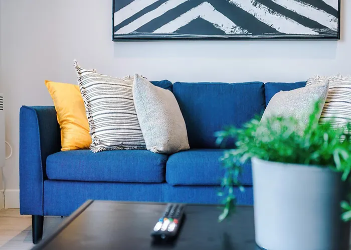 Luxury 1br Self Check-in 10mins To Centre 아파트 *