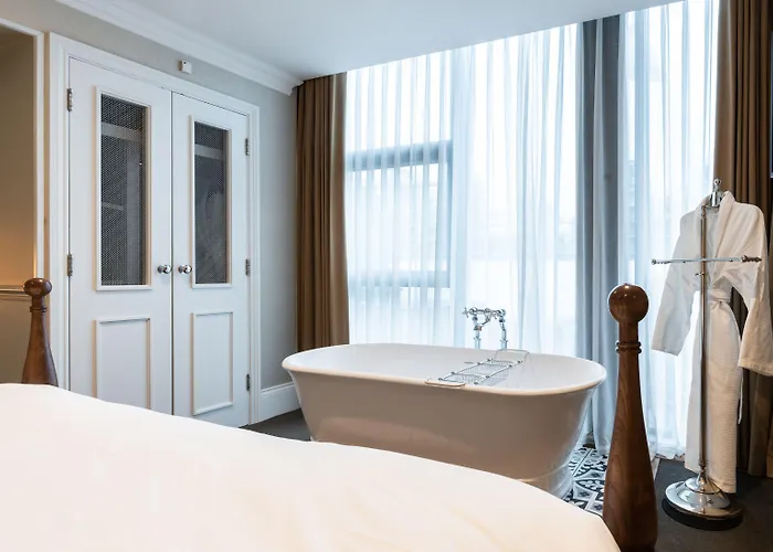 King Street Townhouse & 4*