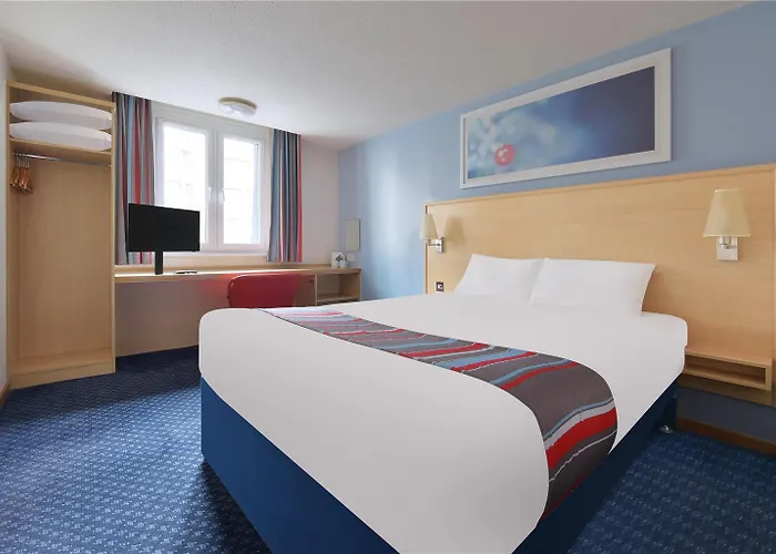 Travelodge Sportcity 3*