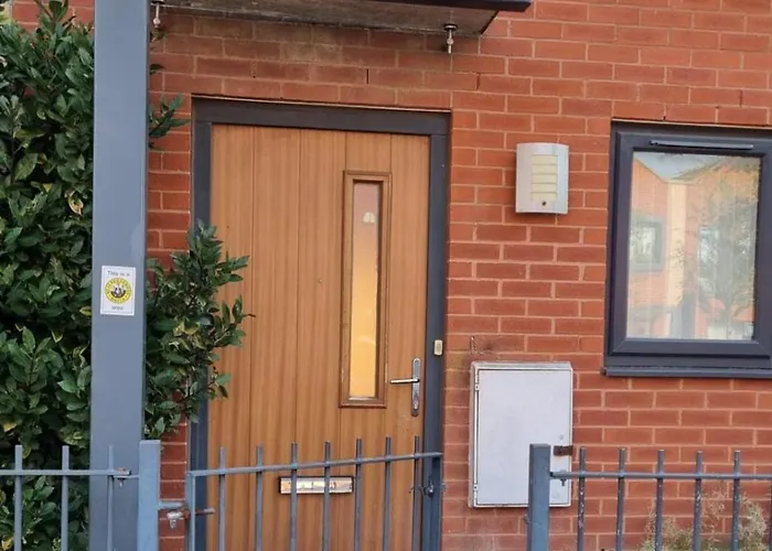 Stylish 2-bedroom In Salford - 5 Guests Holiday home *