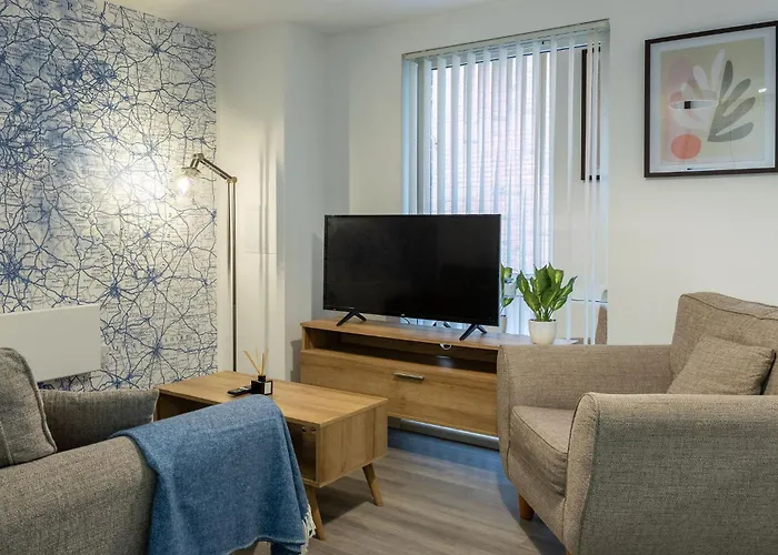 Spacious - Pool Table - Next To Ao Arena - Local Transport Links - Parking * Manchester