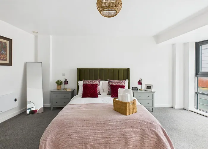 Wild Roses Serviced - Arndale *