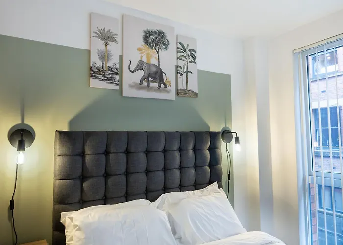 Spacious - Pool Table - Next To Ao Arena - Local Transport Links - Parking Apartment