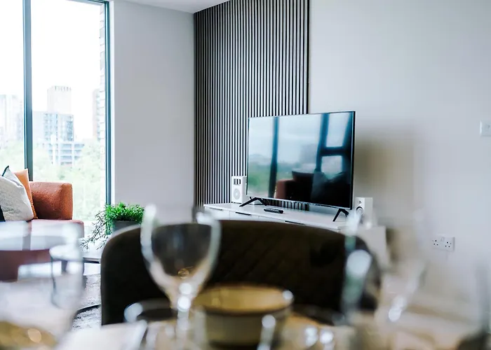 Modern 2br Parking Great Location & Amenities Manchester