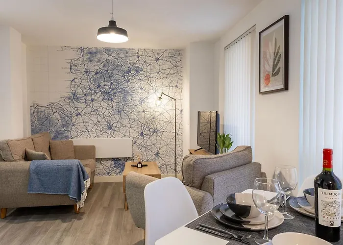 Spacious - Pool Table - Next To Ao Arena - Local Transport Links - Parking * Manchester