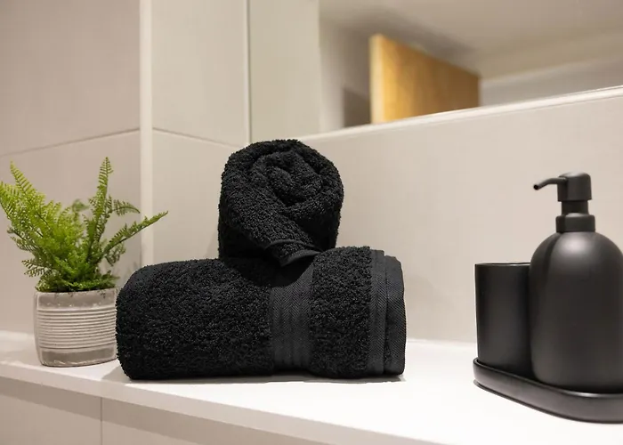 Spacious - Pool Table - Next To Ao Arena - Local Transport Links - Parking Manchester