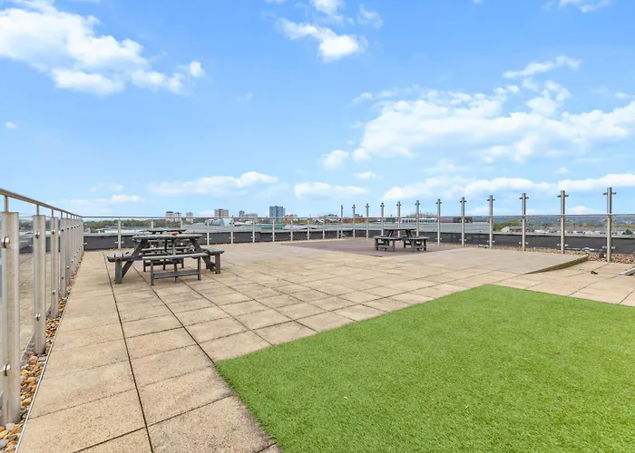 Modern 2br Urban Nest In Salford, For 4 Daire