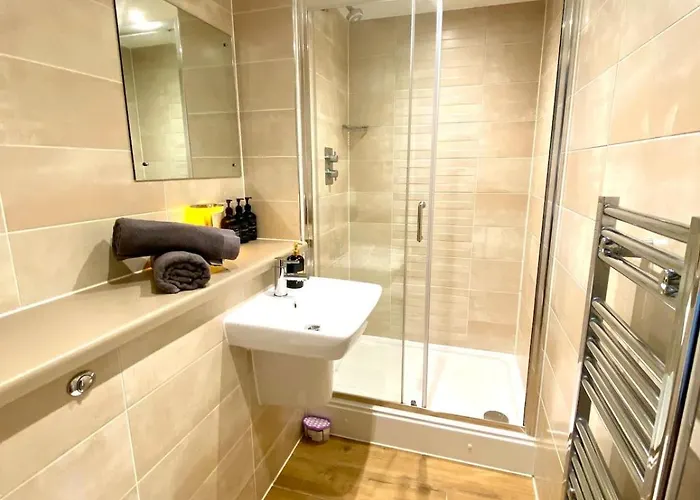 Daire Lux Stylish 2 Bed High Rise With Parking And Balcony