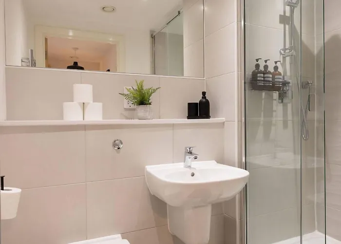 Spacious - - Piccadilly - Local Attractions - Parking شقة مانشستر