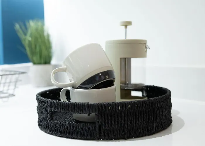 Spacious - Pool Table - Next To Ao Arena - Local Transport Links - Parking Daire