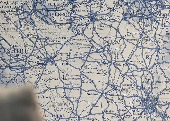 Apartment Spacious - Pool Table - Next To Ao Arena - Local Transport Links - Parking