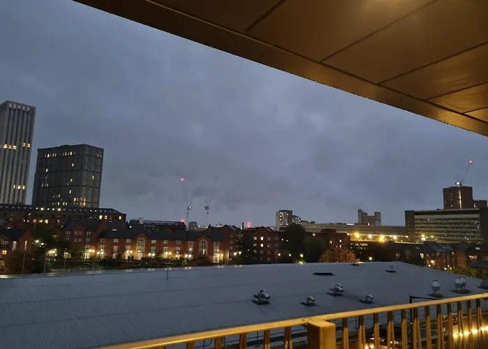 Daire Luxury 2 Bed Apartment, With A Balcony & Canal View In Centre!