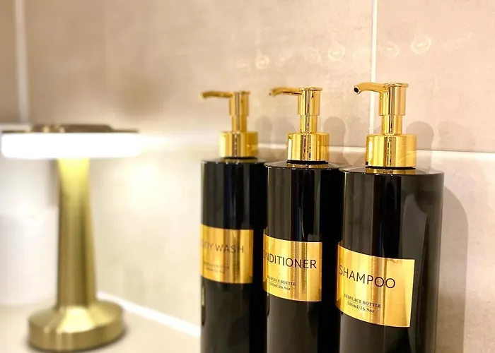 Lux Stylish 2 Bed High Rise With Parking And Balcony Apartament