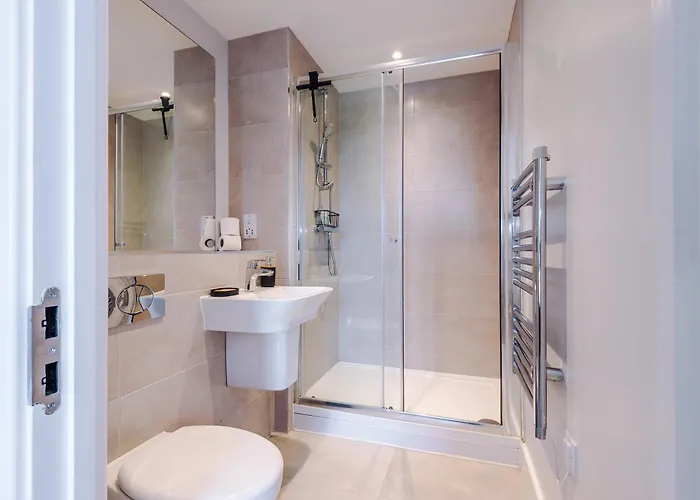 Modern 2br Parking Great Location & Amenities Apartament *