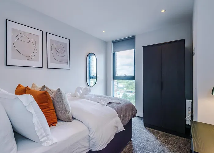 Modern 2br Parking Great Location & Amenities Manchester