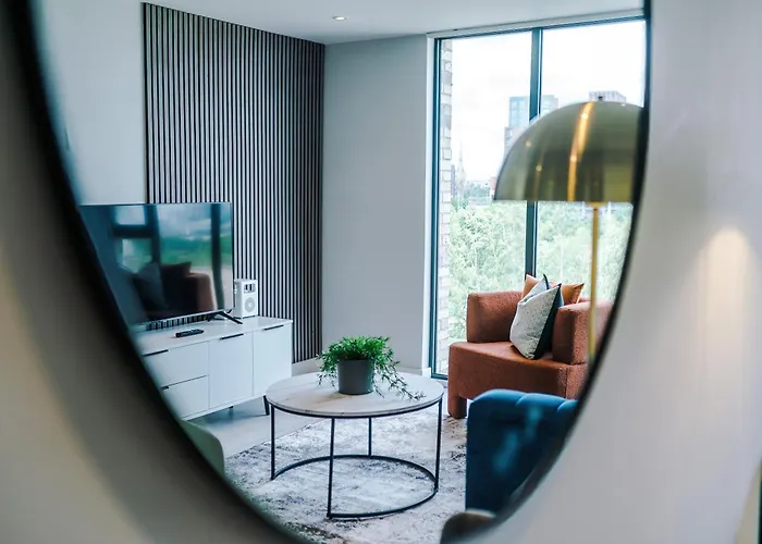 Modern 2br Parking Great Location & Amenities *