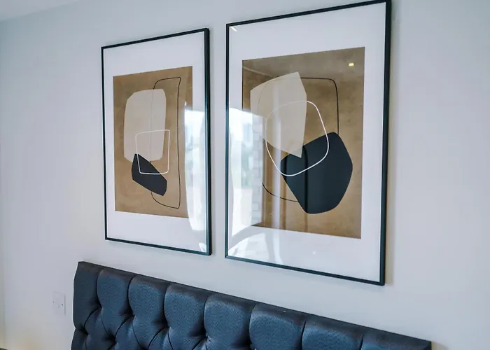 Modern 2br Parking Great Location & Amenities Apartament