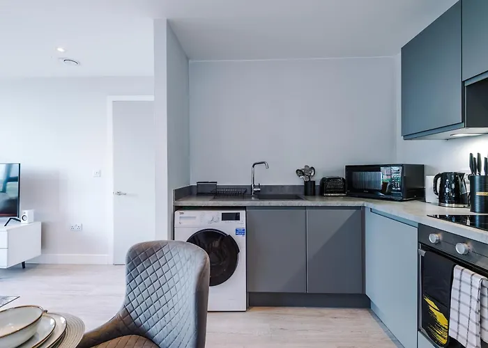 Apartament Modern 2br Parking Great Location & Amenities *