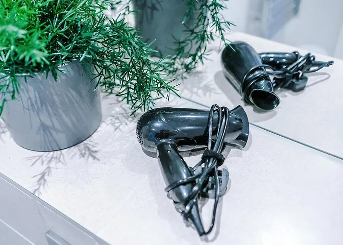 Modern 2br Parking Great Location & Amenities *