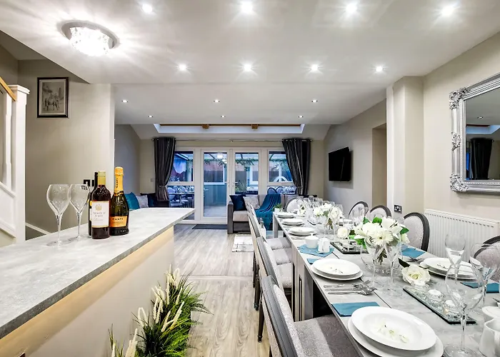 Riverside Villas * Manchester