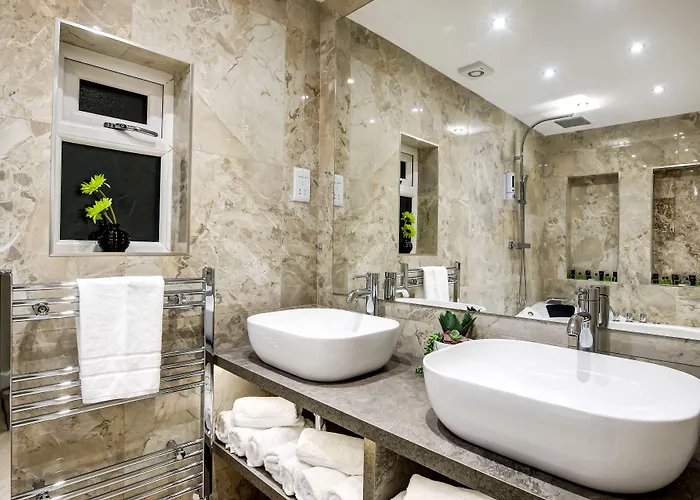 Riverside Villas * Manchester