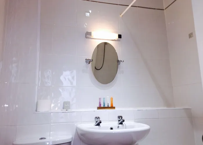 Hotel The Westlynne &