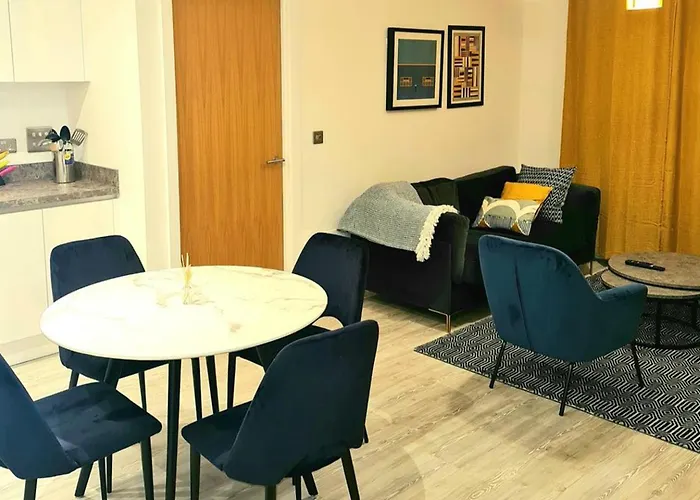 شقة 2 Bed Sleeps 4 With Free Parking مانشستر