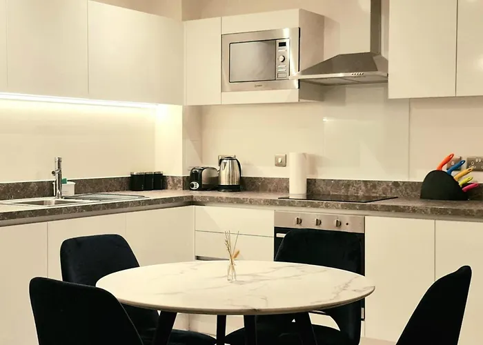 2 Bed Sleeps 4 With Free Parking דירה