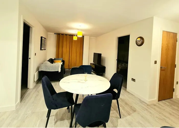 شقة 2 Bed Sleeps 4 With Free Parking *