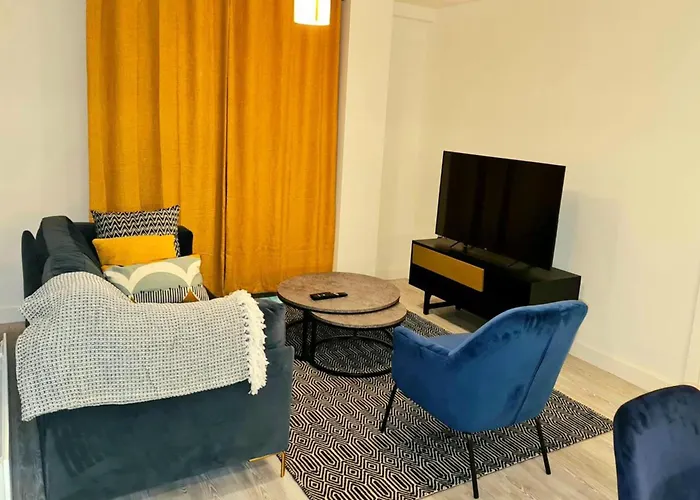 2 Bed Sleeps 4 With Free Parking דירה