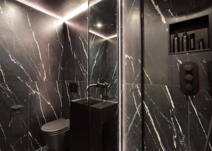 Noir By The Heim * מנצ'סטר