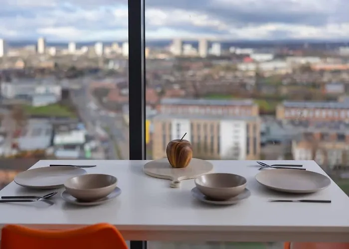 2 Bed Ensuite With Fantastic Night View And Old Trafford Stadium Манчестер