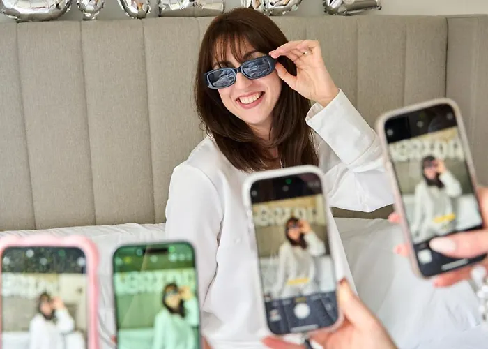 Chic Family With Garden Fire Pit & Event Space, Hot Tub