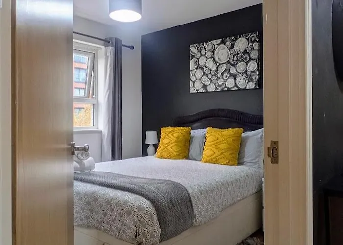 Lord Street With Free Parking & Wifi- Salford Uni, Victoria Station, Ao Arena Apartman
