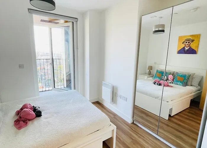 Modern & Cosy With Balcony, Near Media Centre & Old Trafford Stadium 아파트