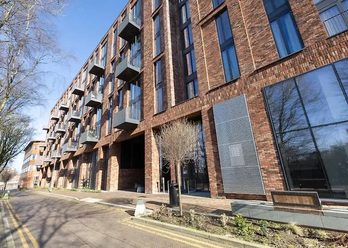 Park View 3 Bed Ensuite Only 5 Min Walk To Arndale