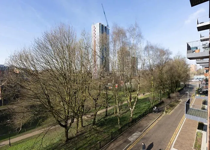 Park View 3 Bed Ensuite Only 5 Min Walk To Arndale