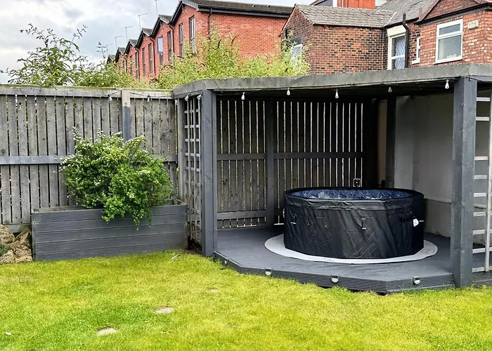 펜션 Luxury Retreat For 10 Short Lets & Serviced With Hot Tub And Spacious Garden *