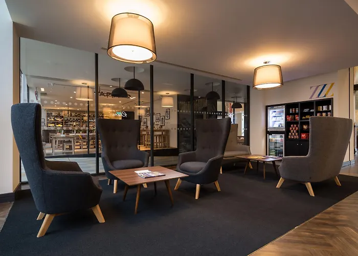 Roomzzz Victoria Aparthotel 4*