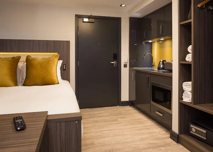 Ξενοδοχείο με διαμερίσματα Roomzzz Victoria 4*