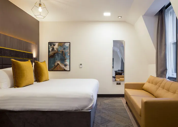 Roomzzz Victoria Apart Otel 4*