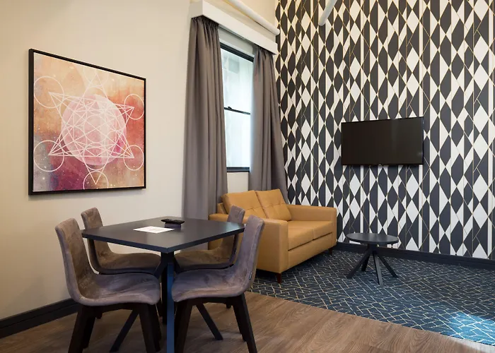 Roomzzz Victoria Aparthotel 4*