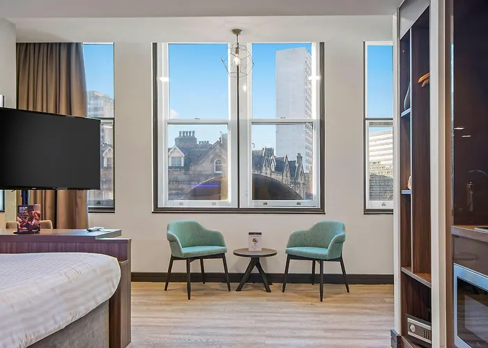 Aparthotel Roomzzz Victoria 4*