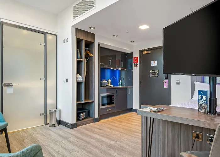 Ξενοδοχείο με διαμερίσματα Roomzzz Victoria 4*